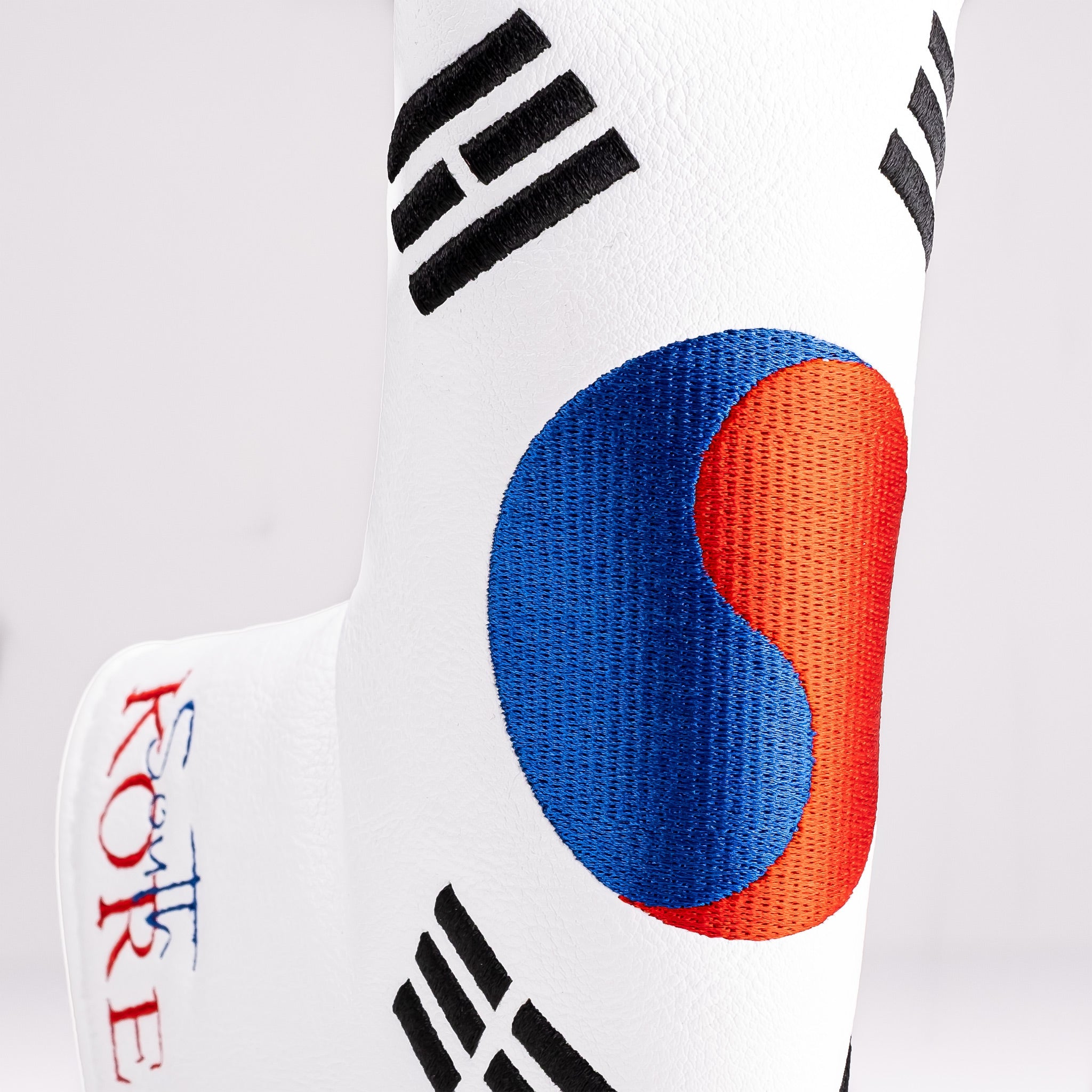 South Korea blade putter cover featuring the national flag design and vibrant colors for stylish golf performance.