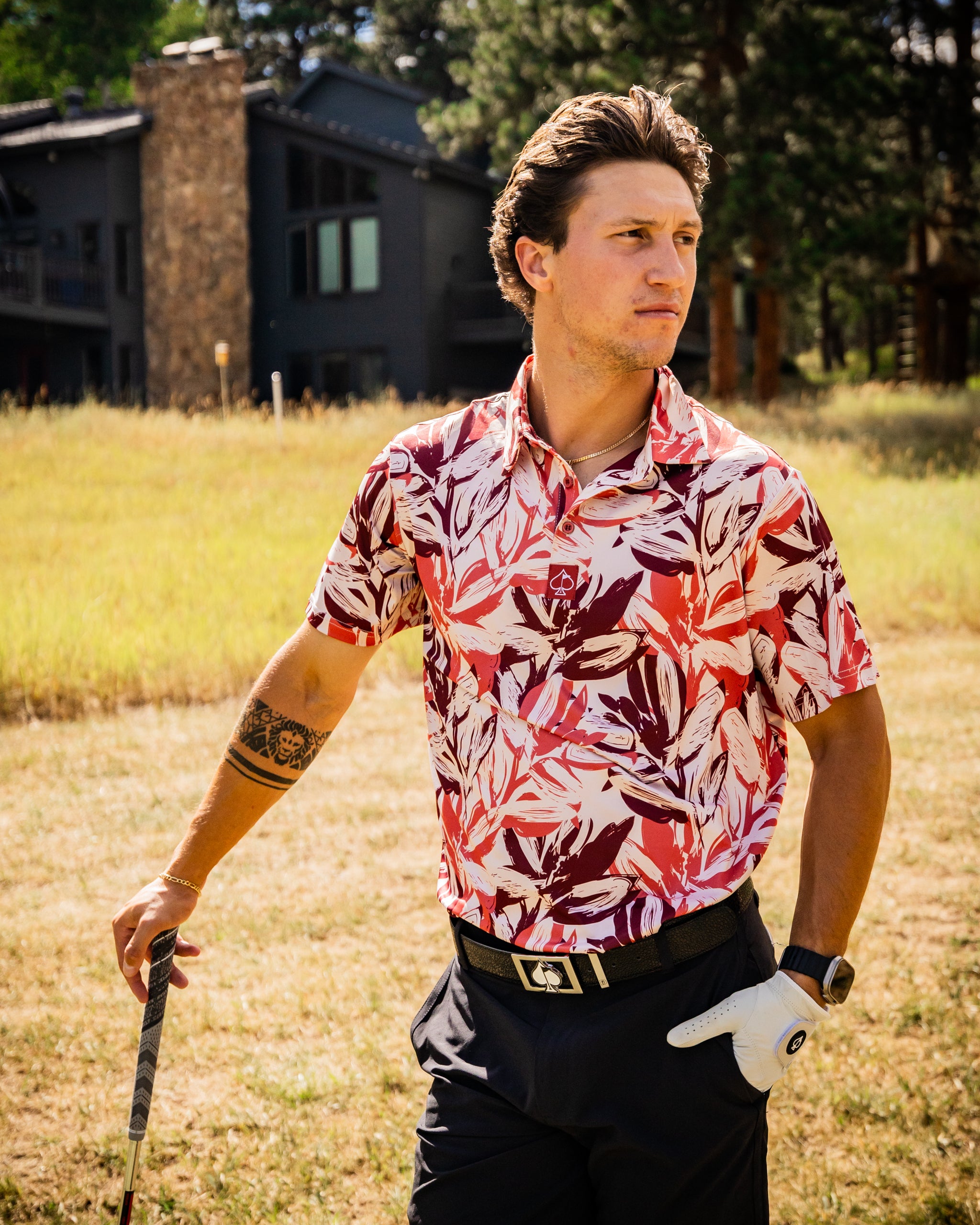 Brushed floral pattern polo shirt featuring autumn colors and a classic collar.