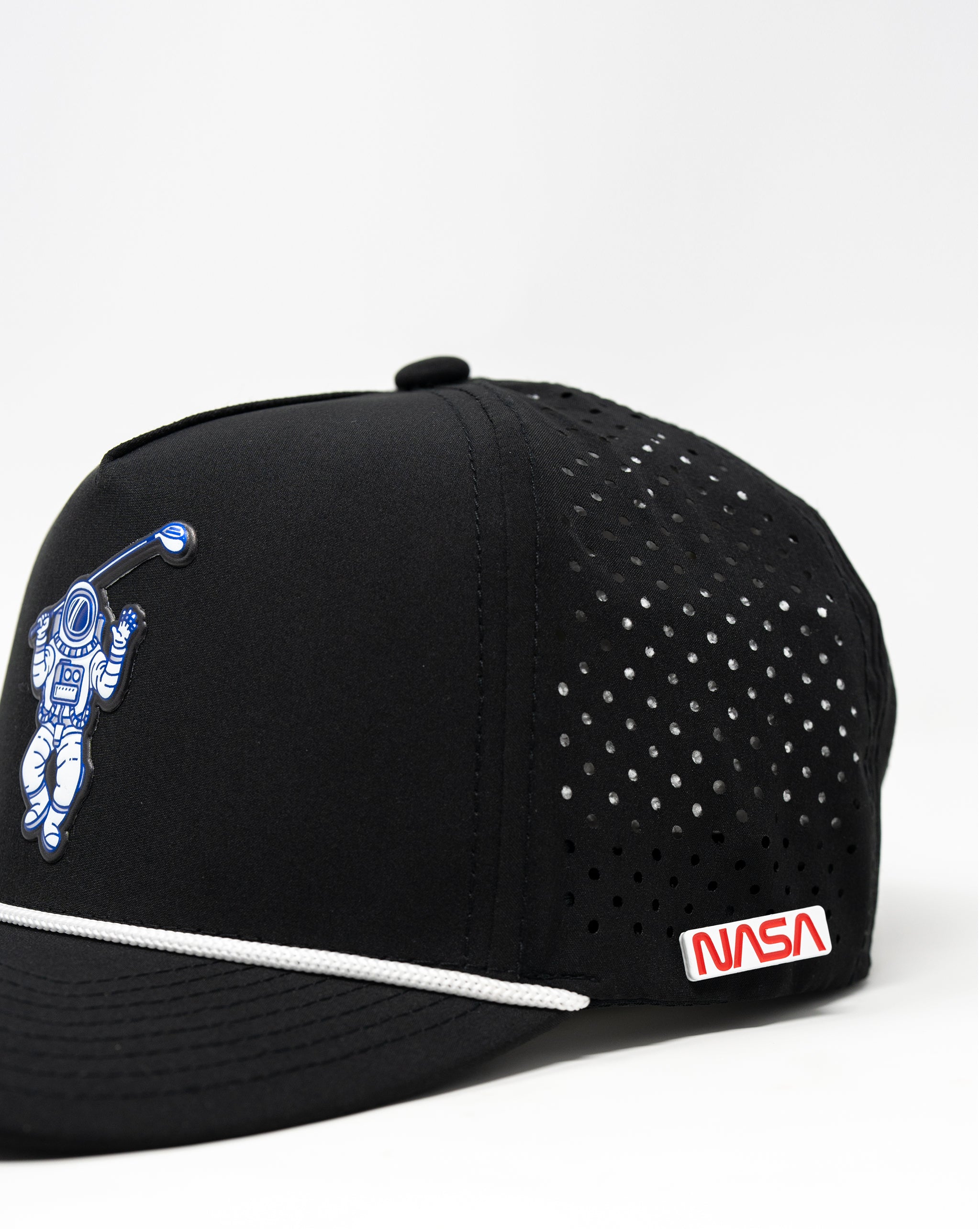 Perforated black rope hat featuring a "Space Golfer" design, ideal for outdoor activities.
