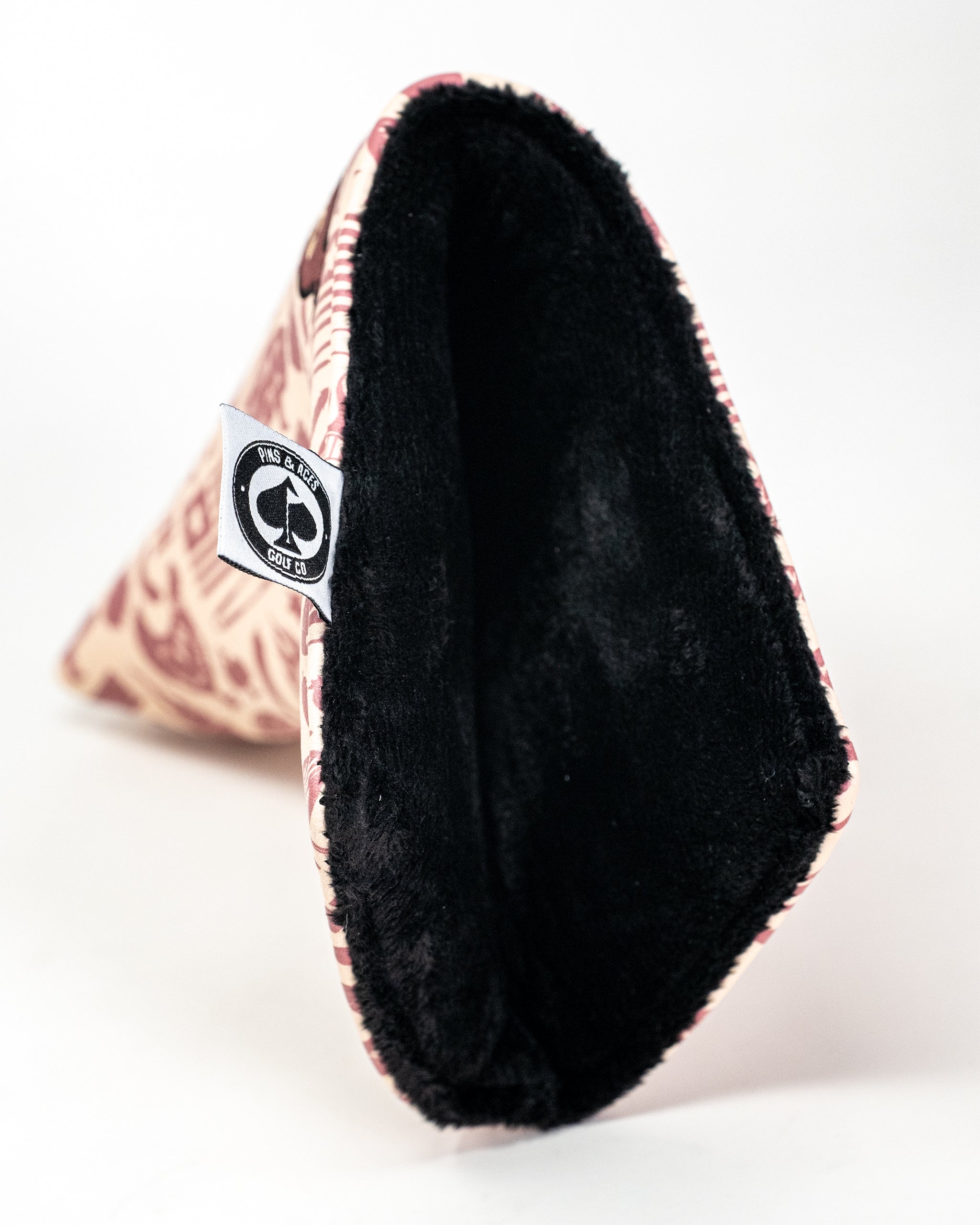 BBQ-themed blade putter cover featuring vibrant grill graphics and a secure fit design.