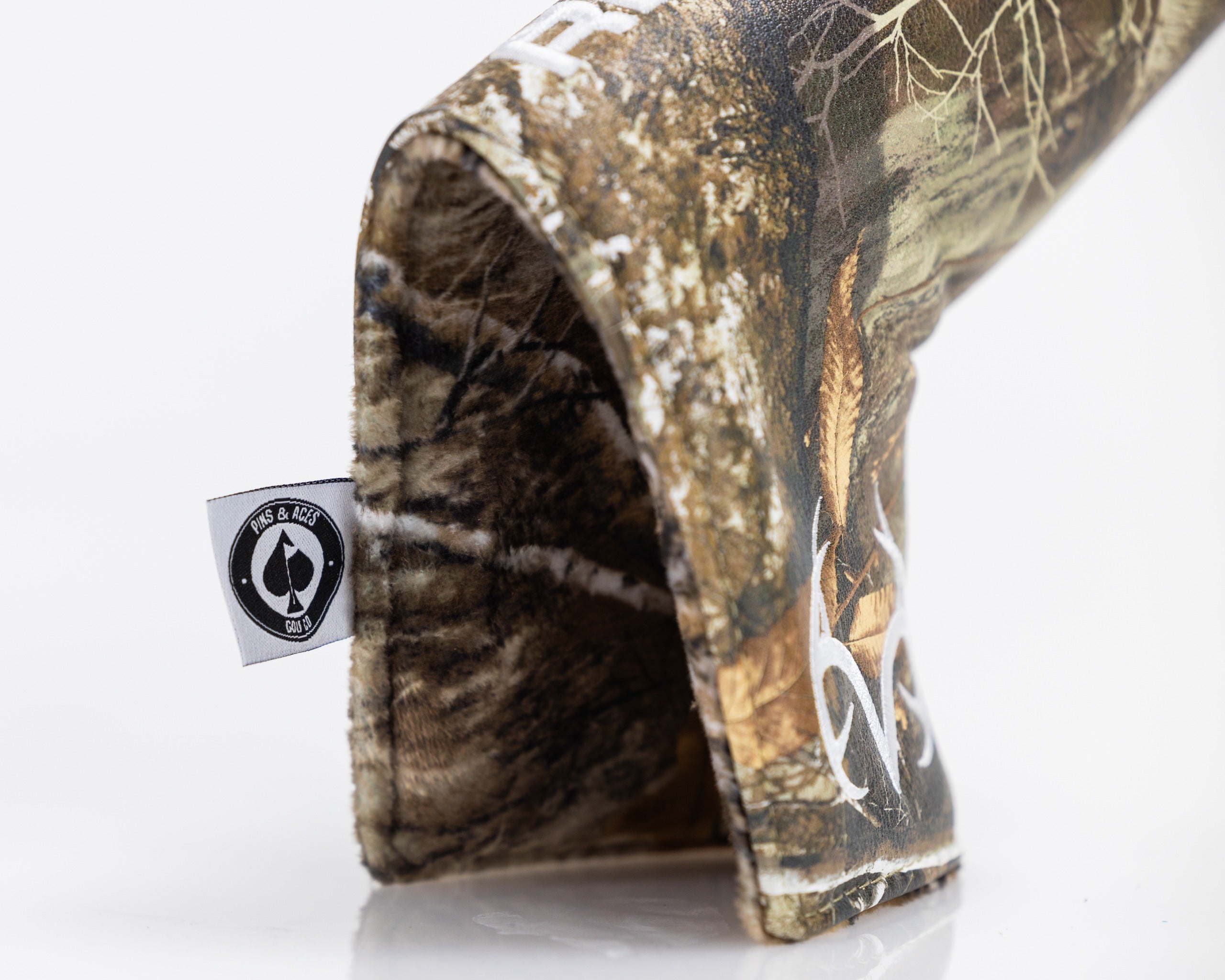 Realtree blade cover featuring a camouflage design, ideal for golfers seeking unique and stylish headcovers.