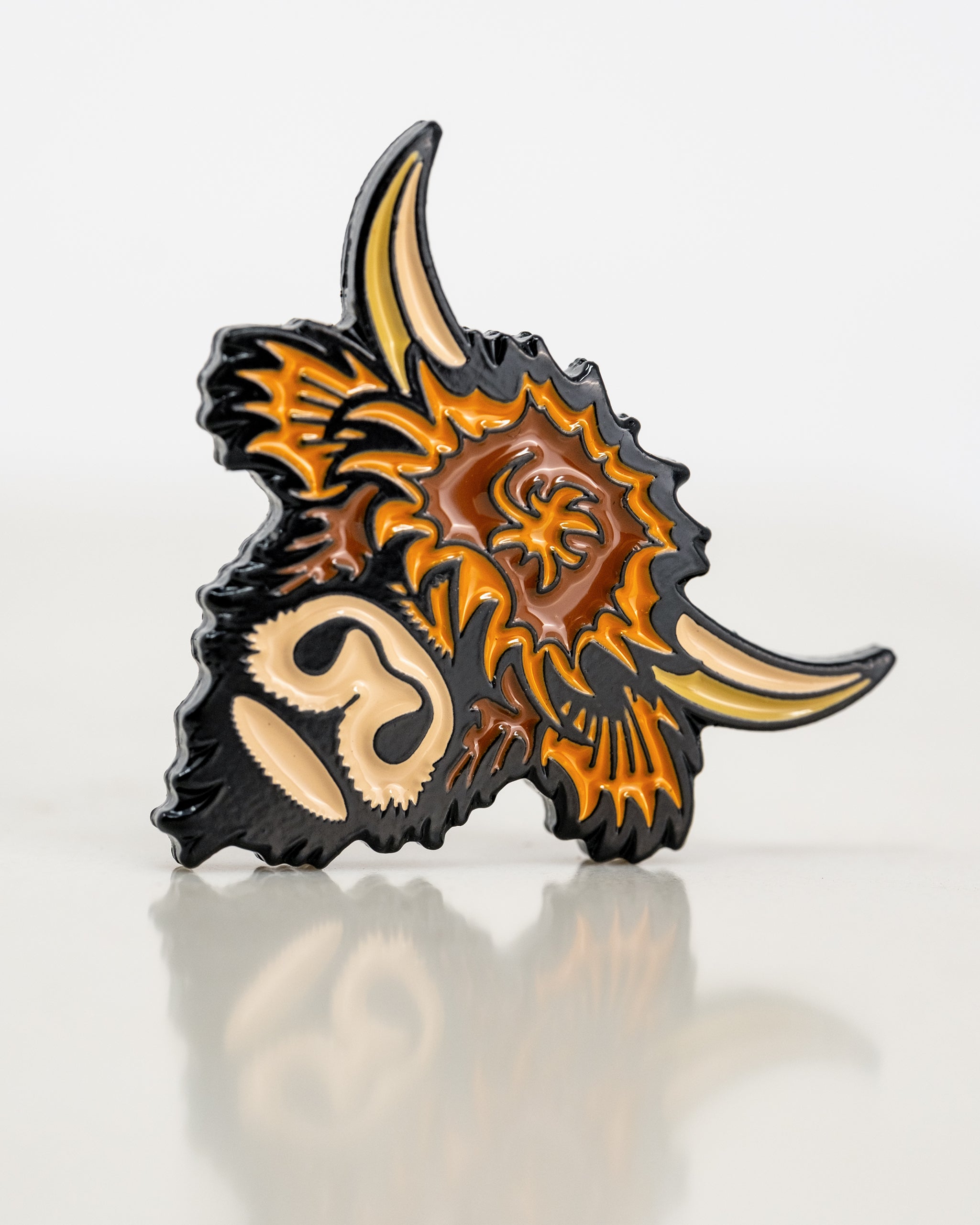 Highland cow ball marker featuring a detailed, colorful design with a glossy finish, perfect for golfers.