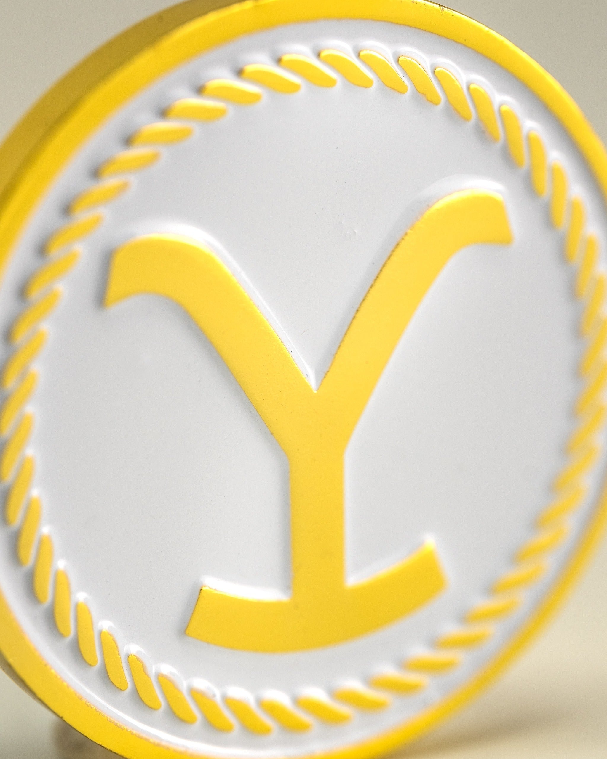 Yellowstone ball marker featuring a bold yellow 'Y' design surrounded by a rope pattern, ideal for golf enthusiasts.