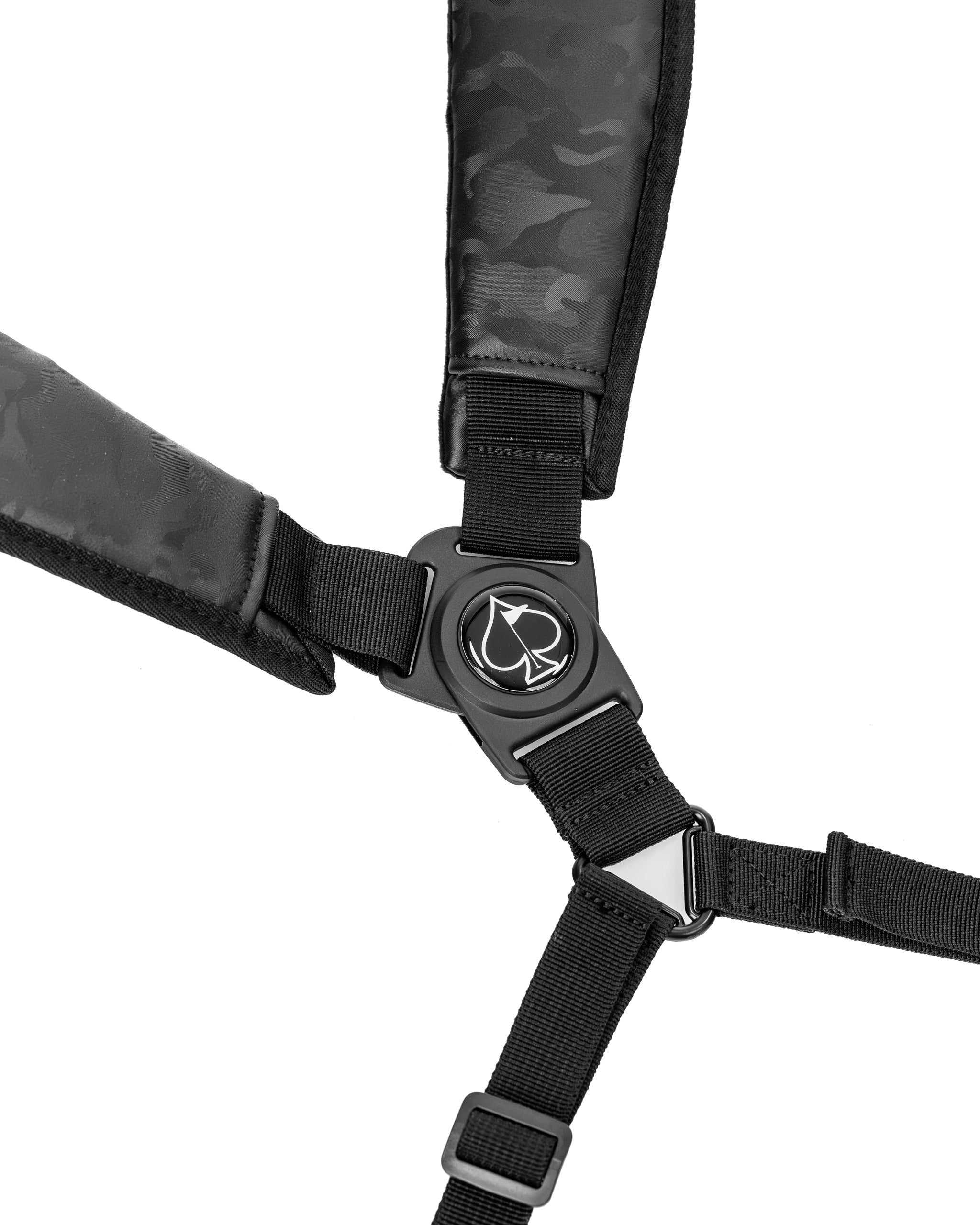 Adjustable strap system of the Player Preferred Golf Bag in black camo, designed for comfort and durability on the course.