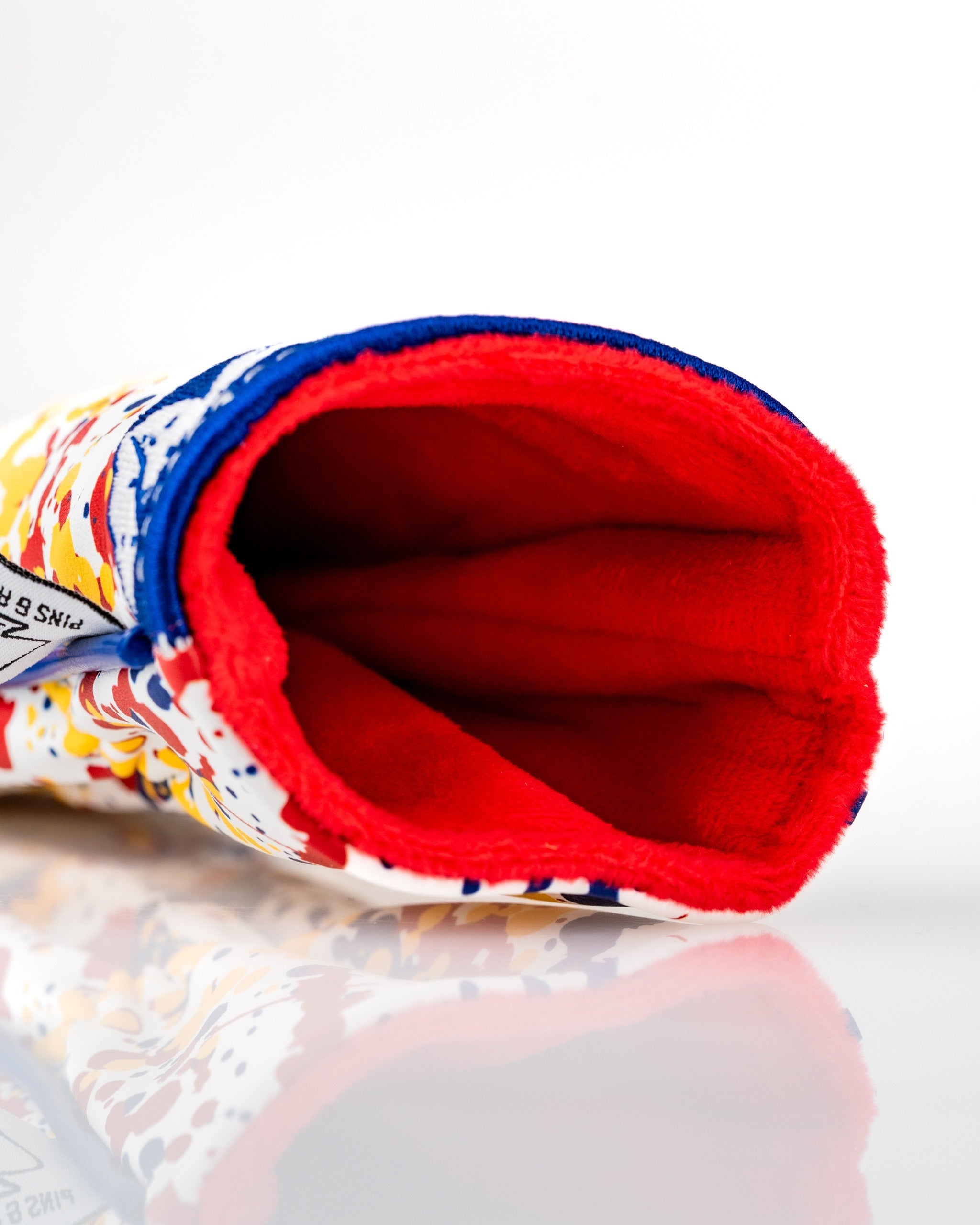 Colorful Colorado 2.0 hybrid cover featuring a soft interior lining, designed to protect golf clubs with style.