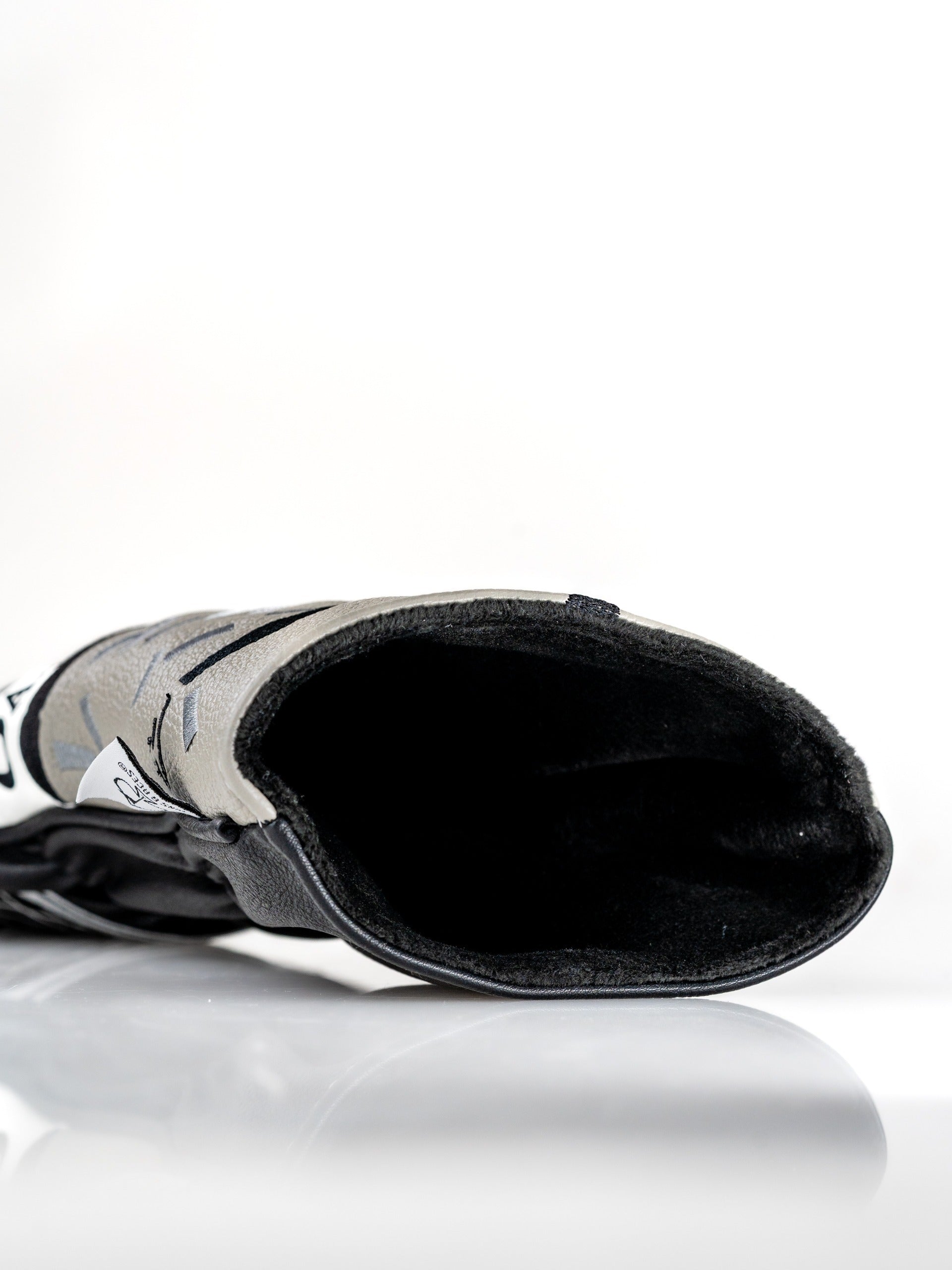 Stylish Stratton Oakmont driver cover featuring a sleek design and soft interior for optimal club protection.