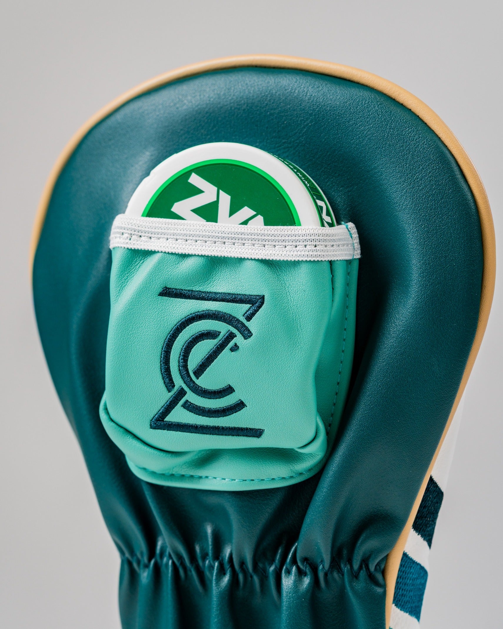 Zynbabwe Country Club Gator driver cover featuring a sleek design and a pocket for golf accessories.