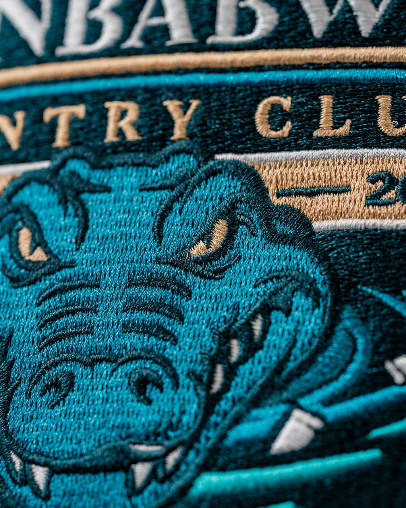 Embroidered driver cover featuring a detailed alligator design with "Zynbabwe Country Club" text in vibrant colors.
