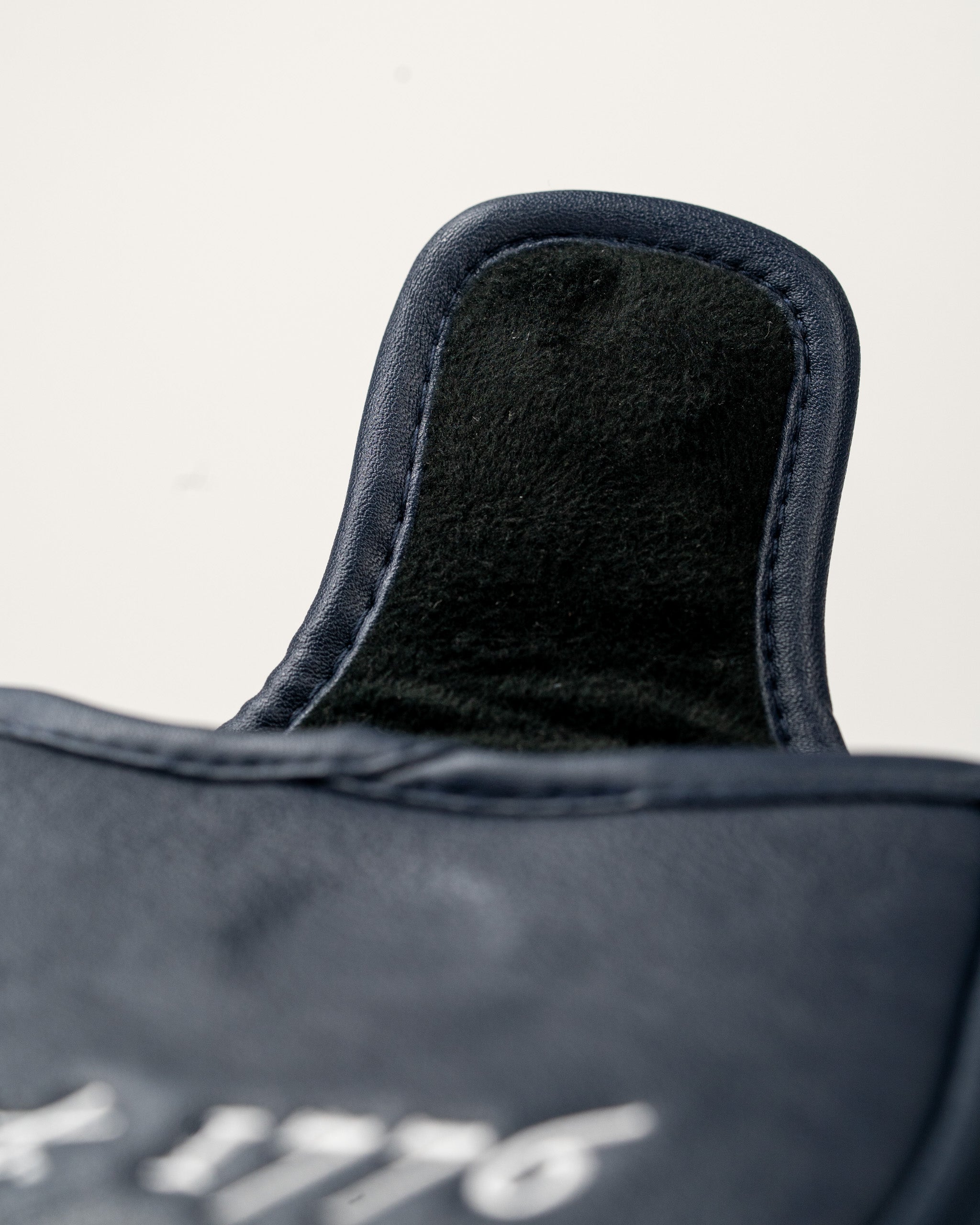 South Carolina State Flag mallet putter cover featuring a sleek design and soft interior for club protection.