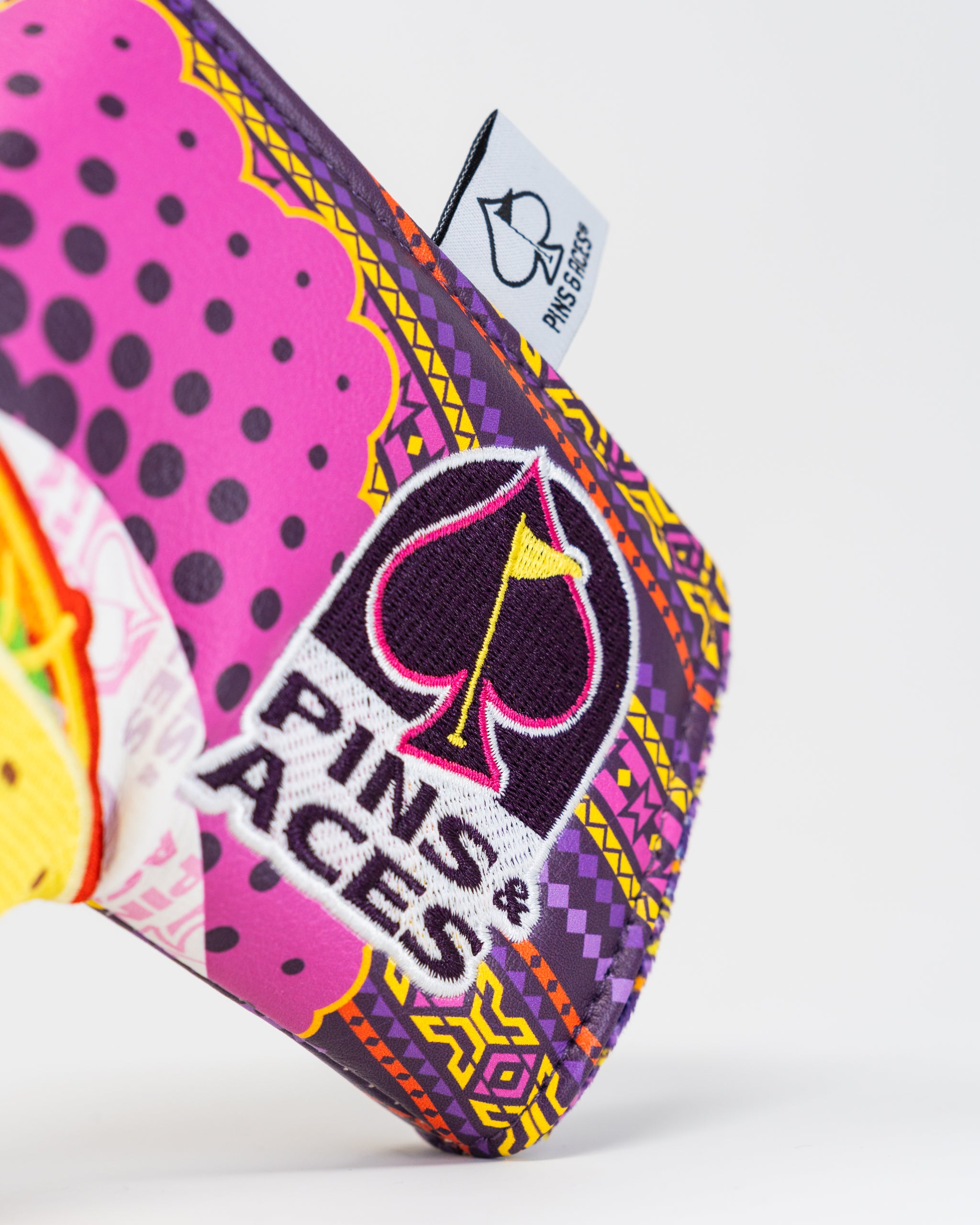 Alt text: The Bogey Supreme Blade Putter Cover featuring a sleek design and premium materials, perfect for protecting golf putters.