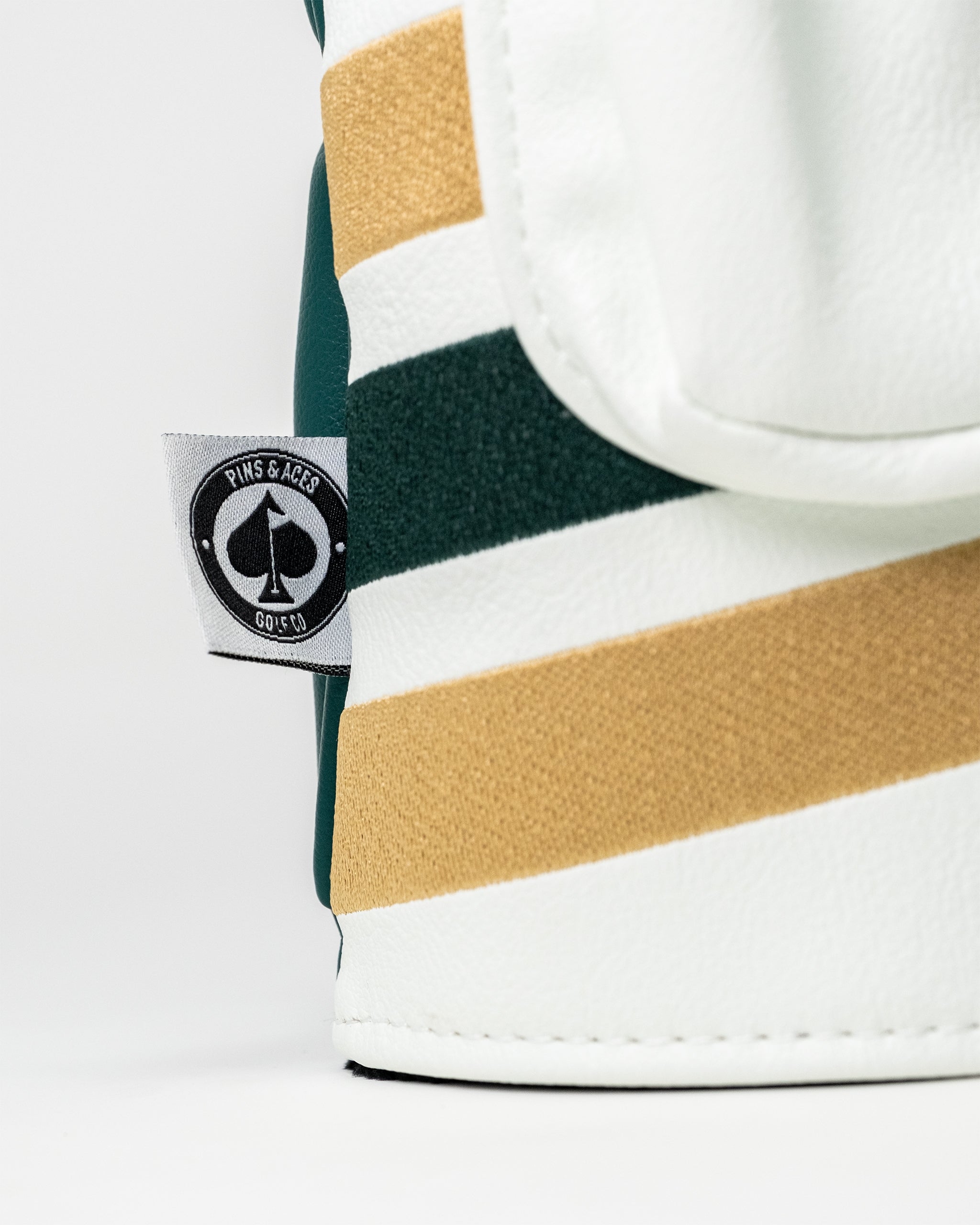 Zynbabwe Country Club driver cover featuring a stylish design with a vibrant color scheme and logo.