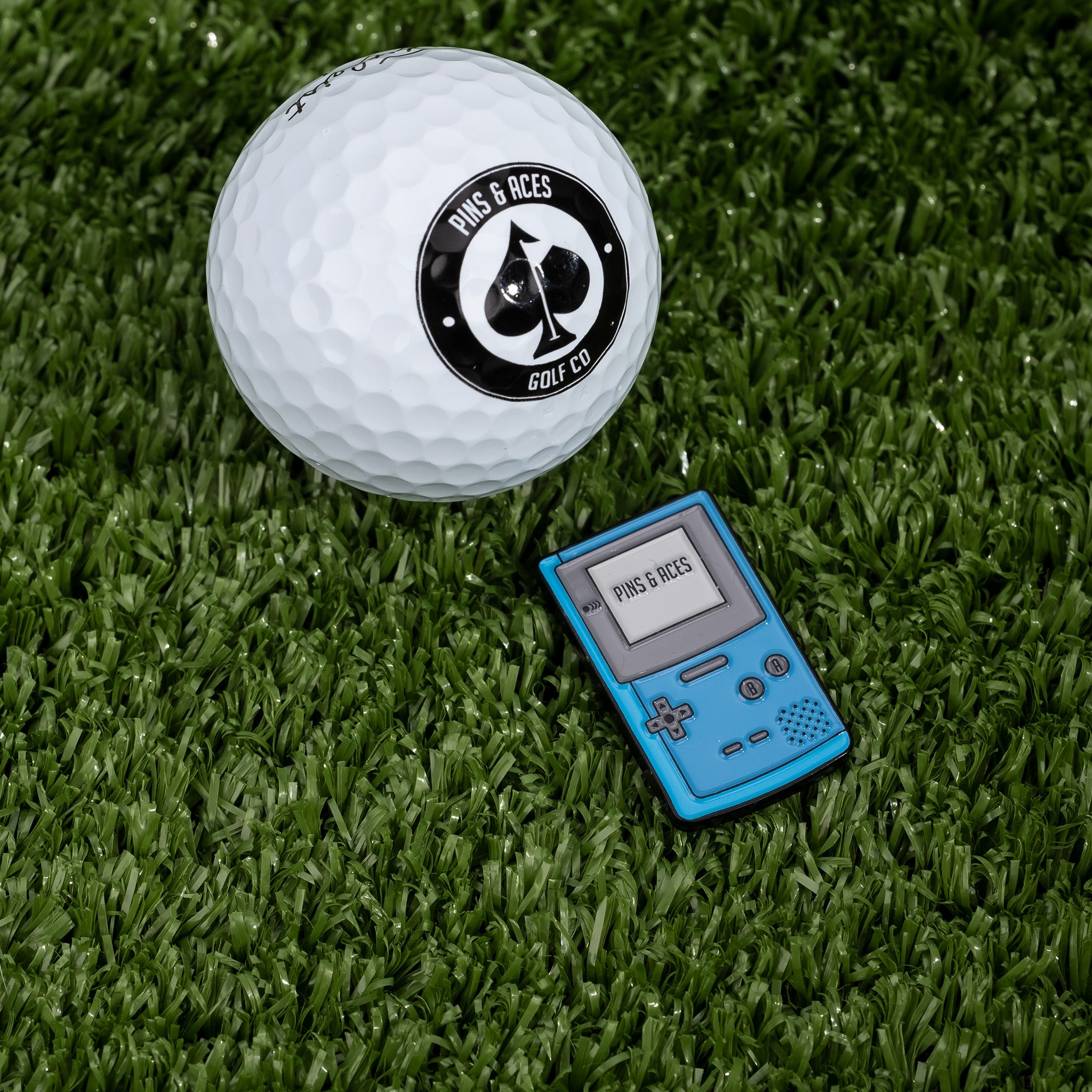 Game Boy-inspired ball marker featuring a retro gaming design, ideal for golf accessories.