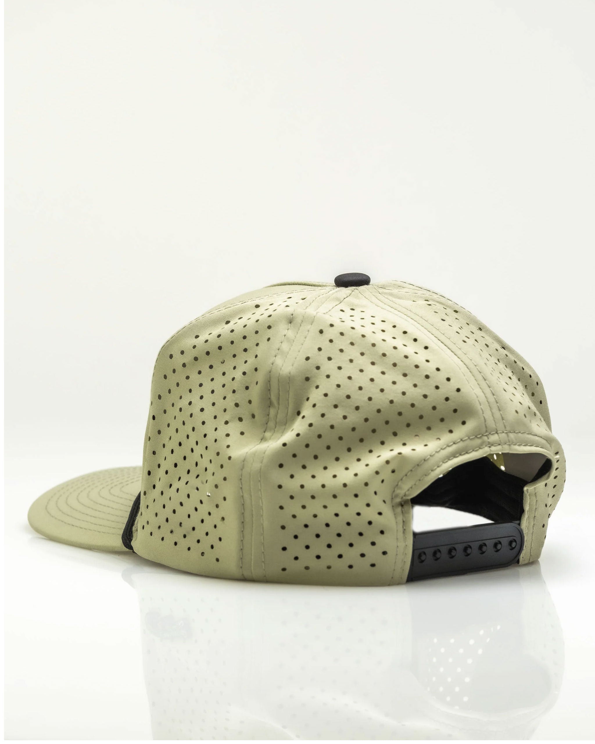 Perforated olive green rope hat featuring a flat brim and adjustable snapback closure, ideal for stylish golf outings.