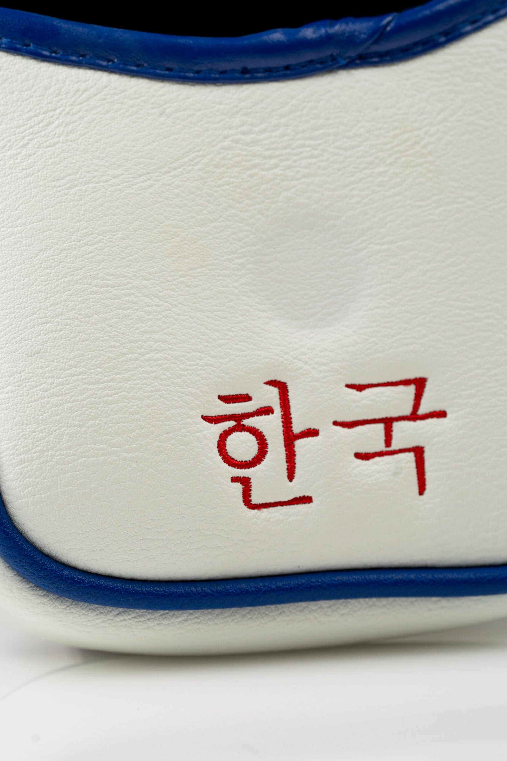 South Korea mallet putter cover featuring embroidered Korean characters in red on a white background with blue trim.