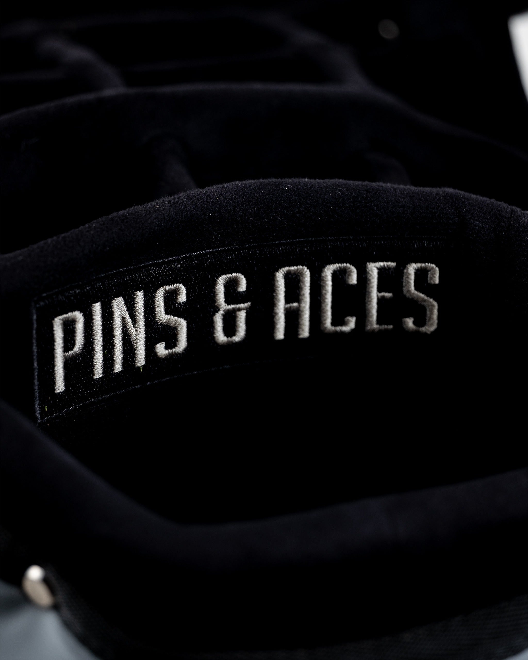 Interior view of the Player Preferred Cart Bag in Flat Ash, featuring a soft lining with the Pins and Aces logo.