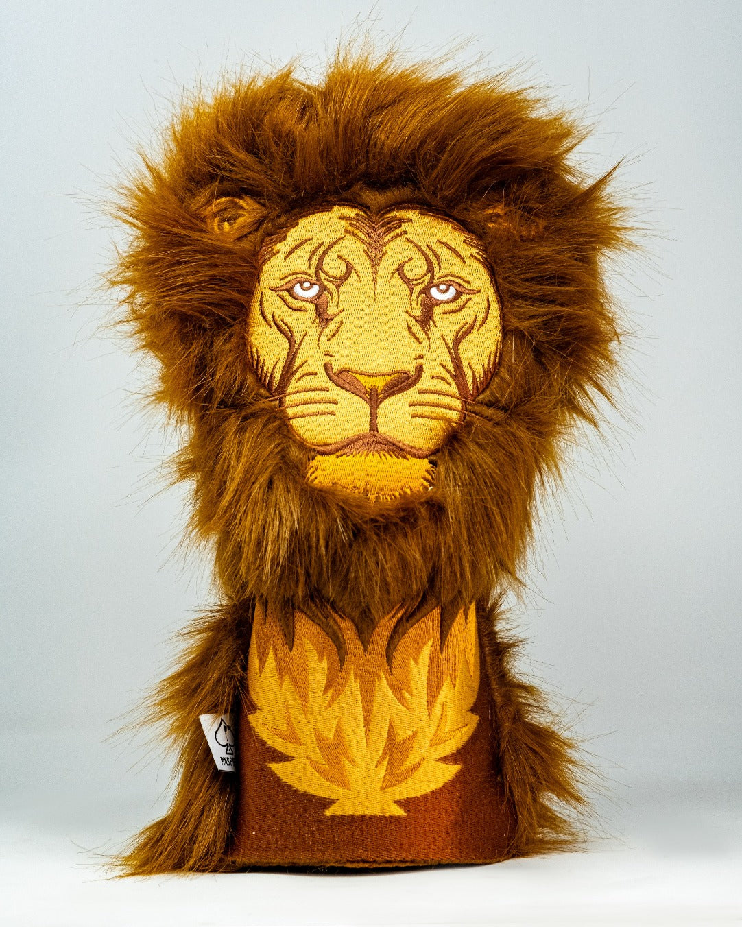 Bold lion driver cover featuring a detailed lion face and a fluffy mane, perfect for golfers wanting to stand out on the course.