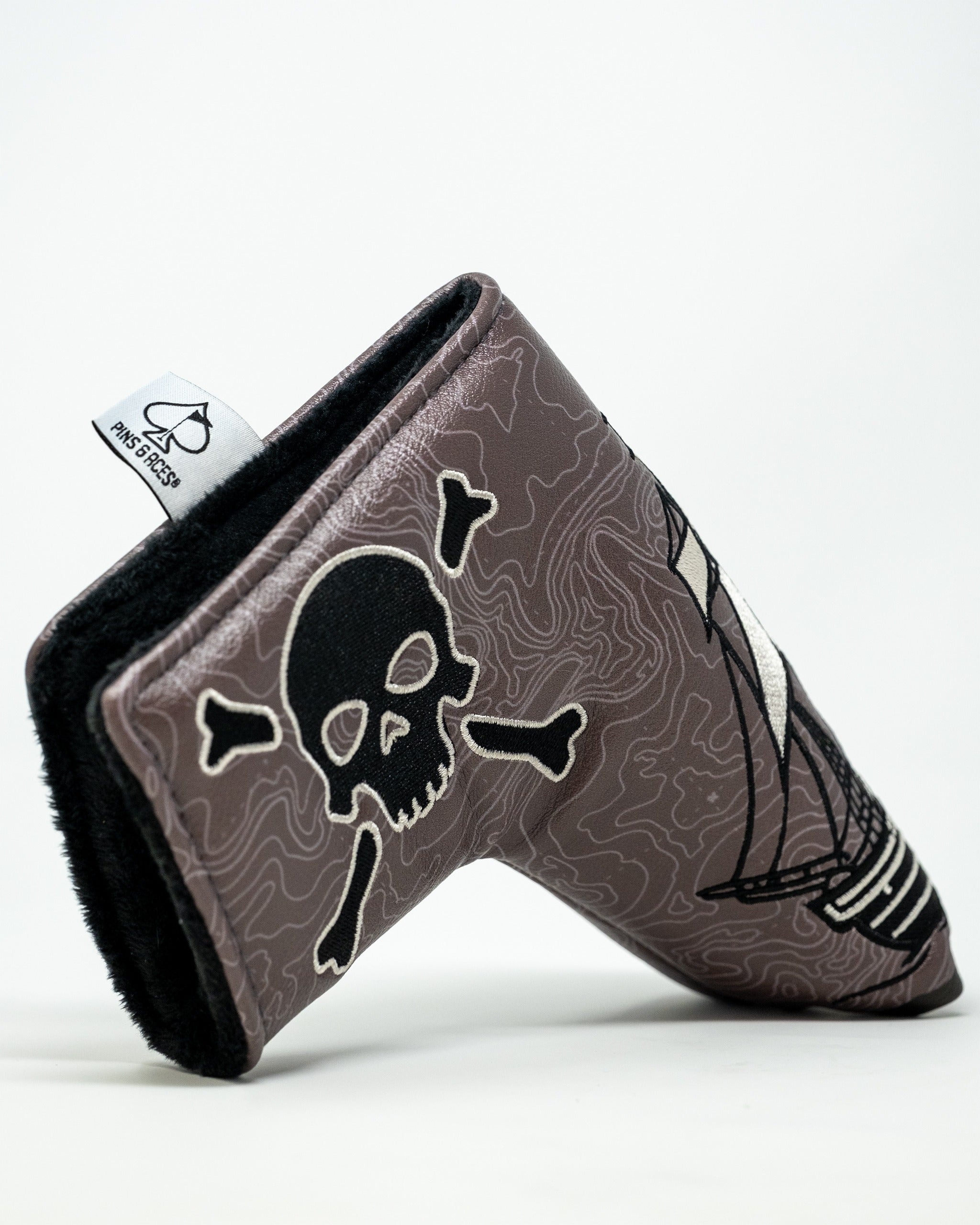 Bold pirate-themed blade putter cover featuring a skull and crossbones design, perfect for golfers seeking unique style.