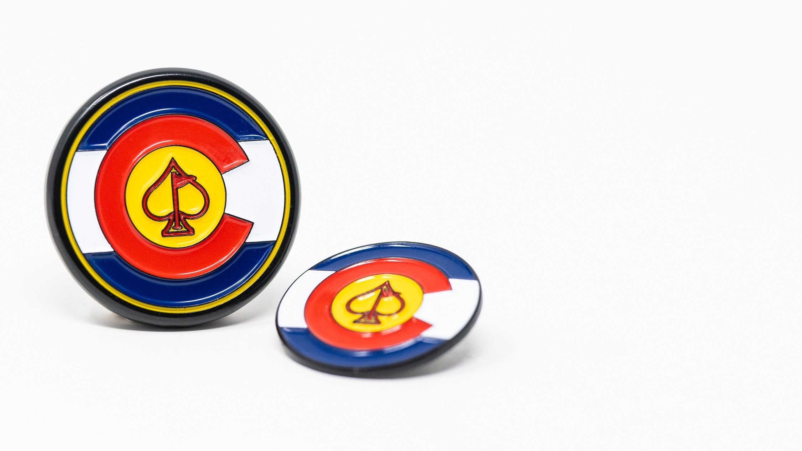 Bold Colorado-themed pop-out medallion ball marker featuring a spade logo, perfect for stylish golfers.