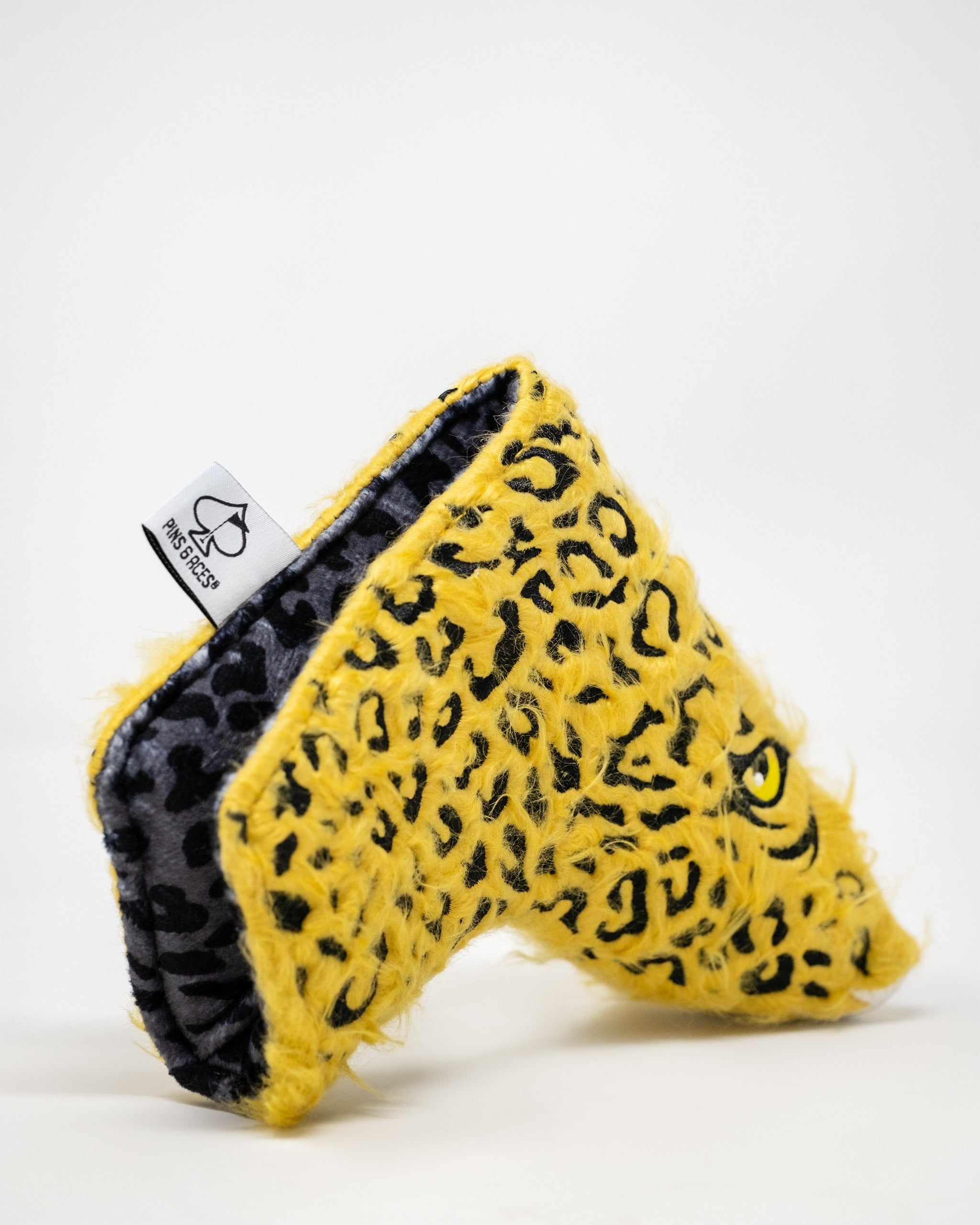 Bold leopard print blade putter cover featuring a soft, textured design for golfers who want to stand out on the course.