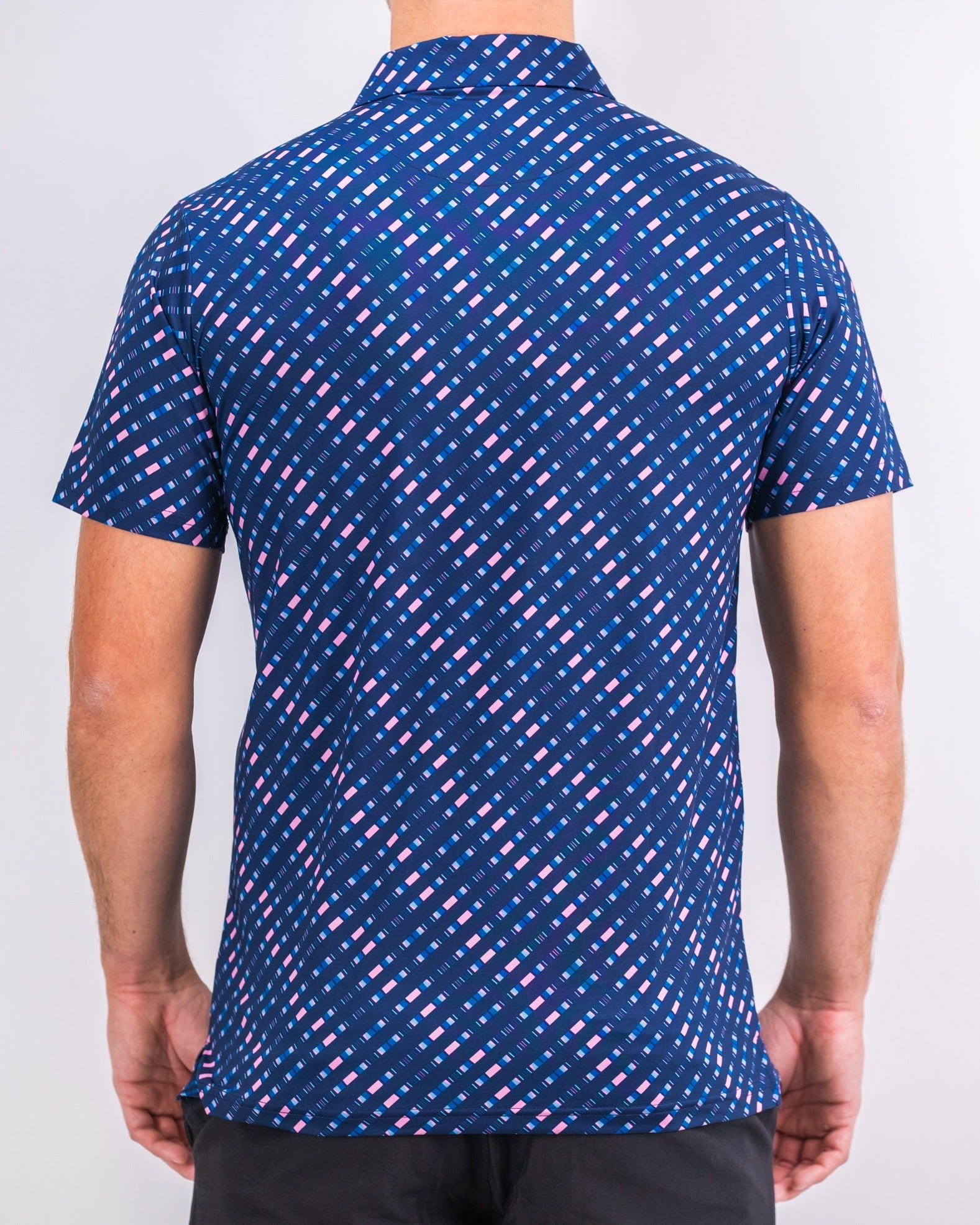 Men's short-sleeve golf shirt in chromo blue with a vibrant geometric pattern, designed for a stylish look on the course.