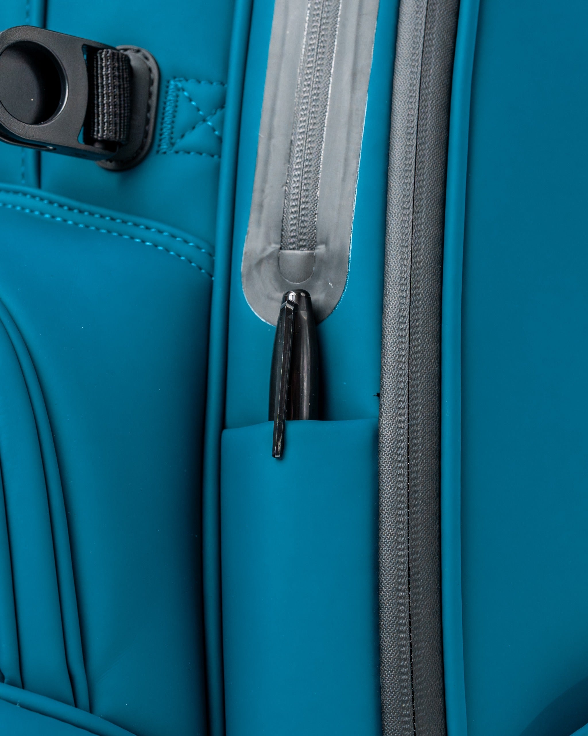 Close-up of the Player Preferred Golf Bag in Sea Strike, showcasing a zippered pocket and a pen holder in vibrant blue.