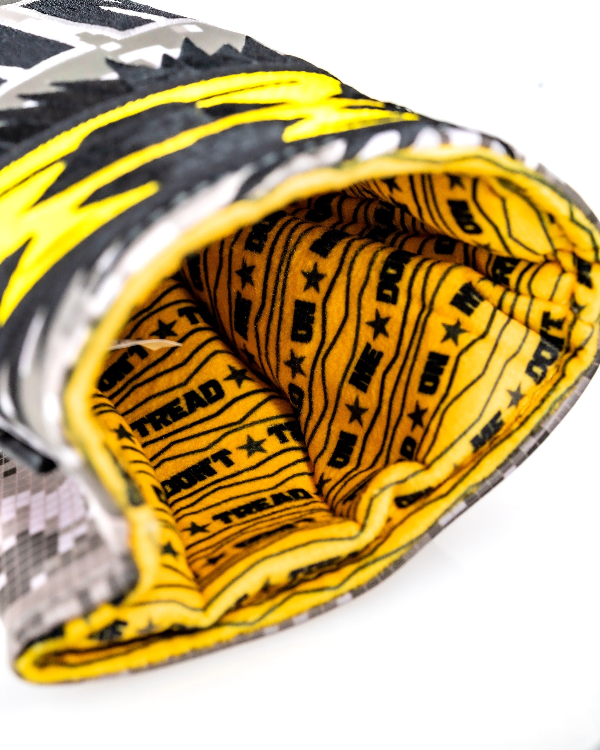 Bold driver cover featuring a striking yellow and black design with a "Don't Tread On Me" theme and soft interior lining.