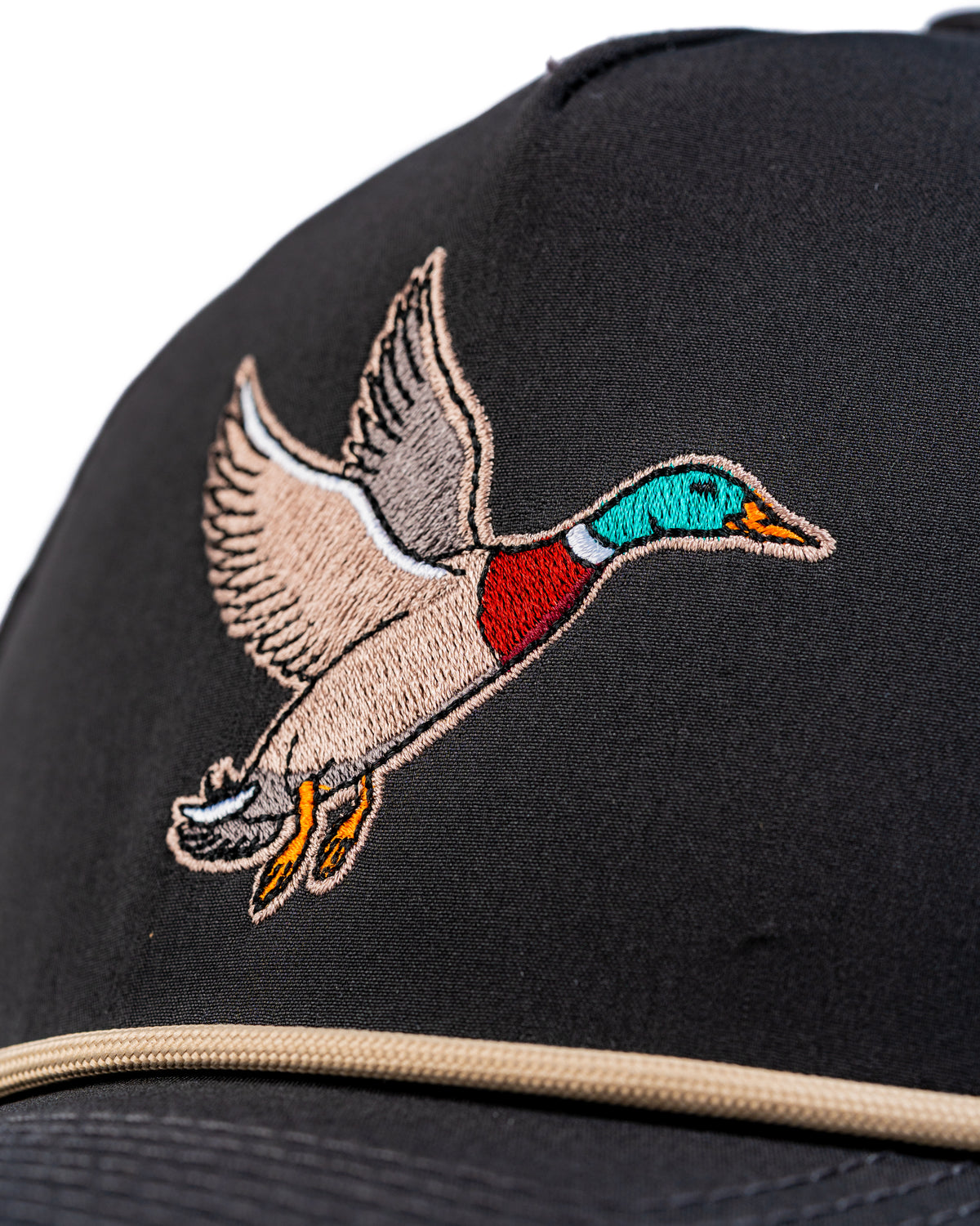 Perforated Rope Hat in Mallard features an embroidered flying duck design, perfect for stylish golfers.