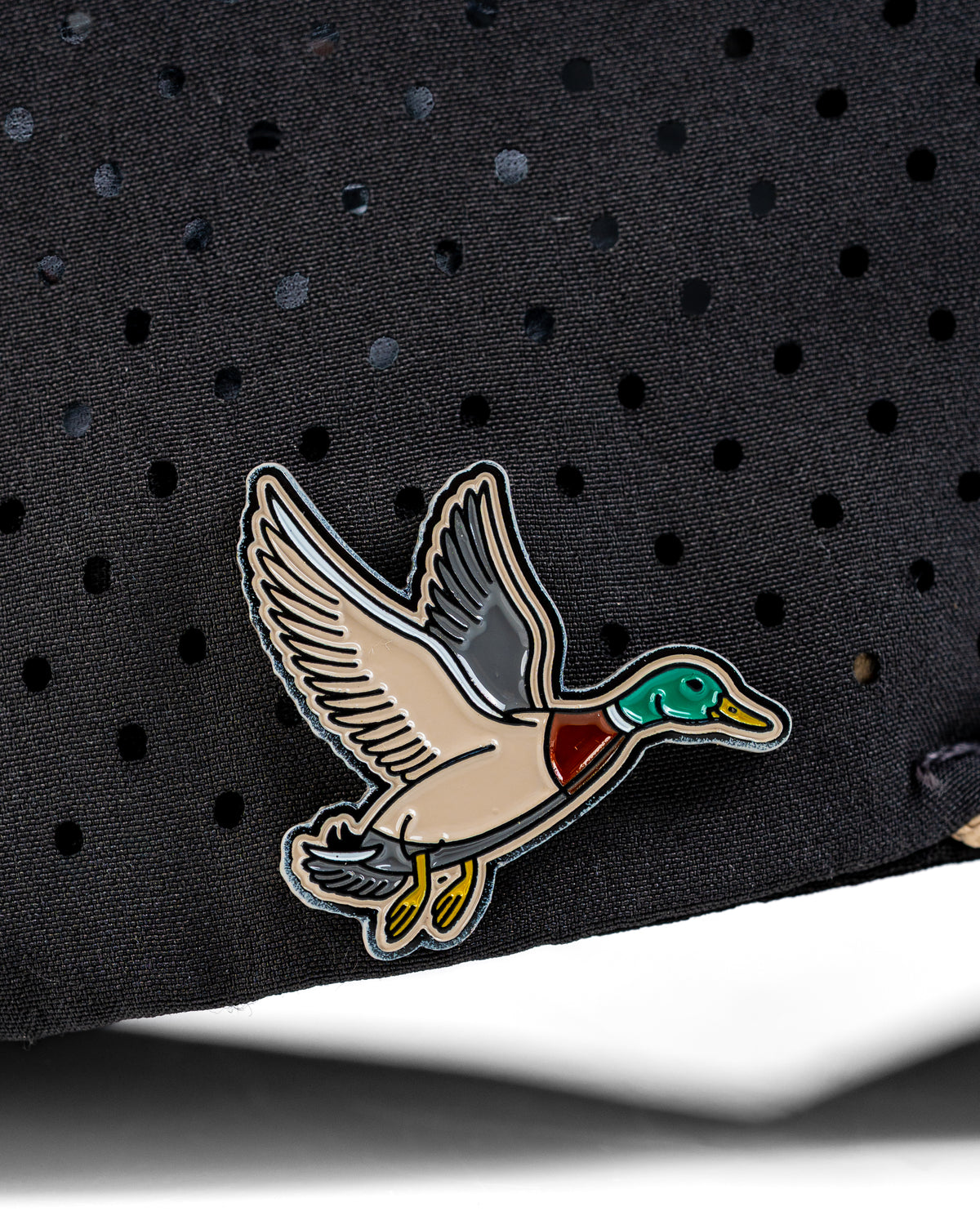 Perforated rope hat in mallard color featuring a duck emblem, perfect for stylish golfers seeking unique accessories.