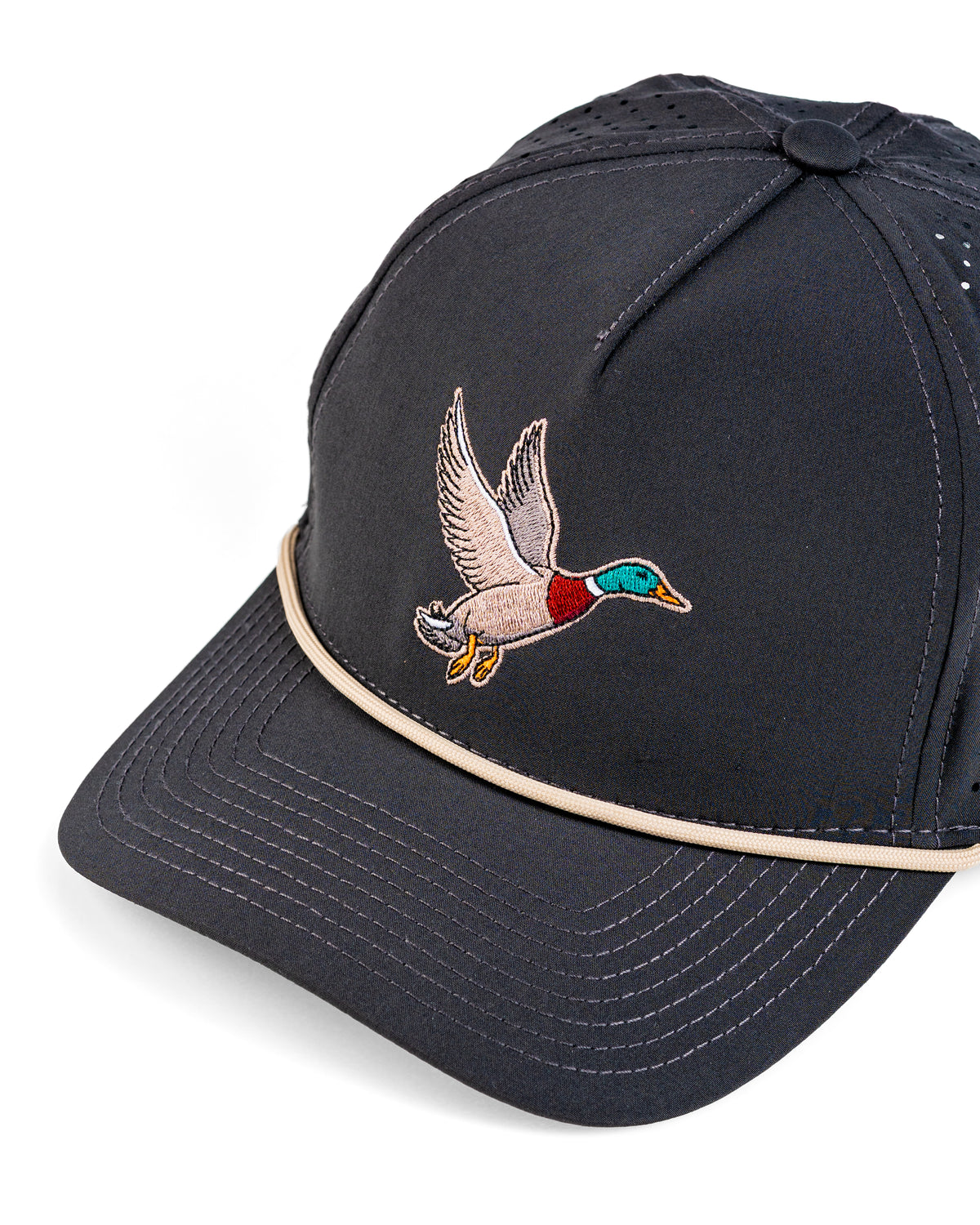Perforated rope hat in dark blue featuring an embroidered mallard duck design and a stylish beige rope band.